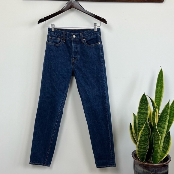 Levi High Rise Button Fly Skinny Jean. Size 26 - Picture 2 of 10